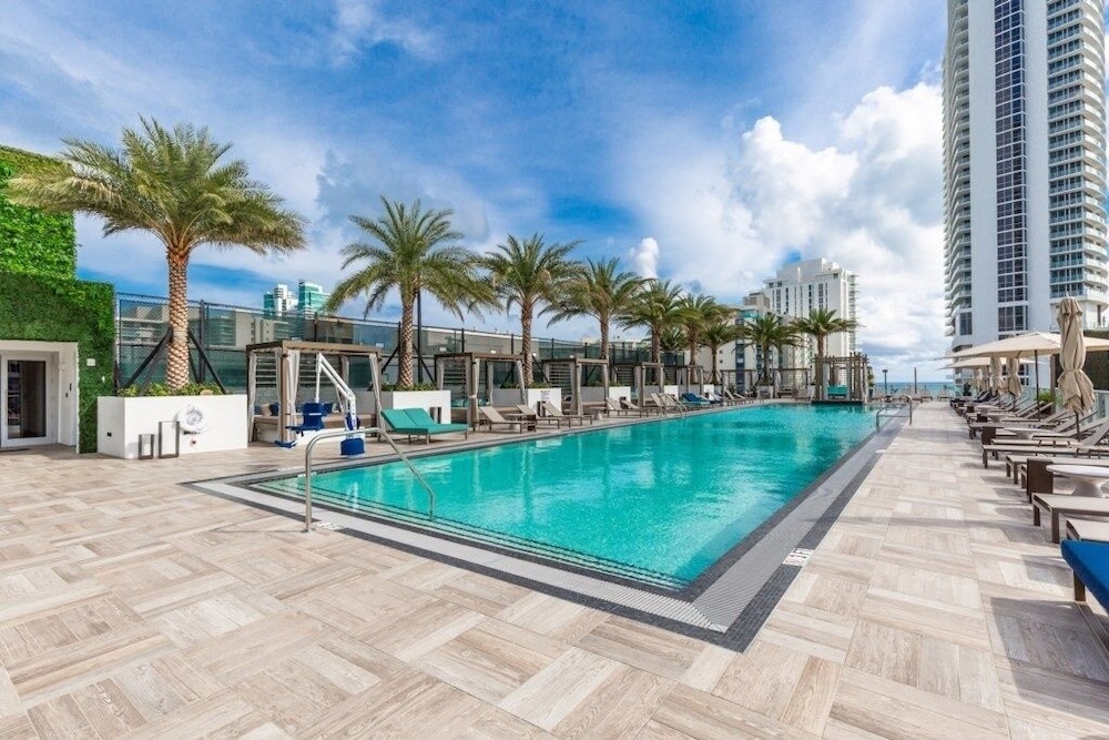 Photo - Hyde Beach House Luxury -resort 3 Bedroom Condo by RedAwning