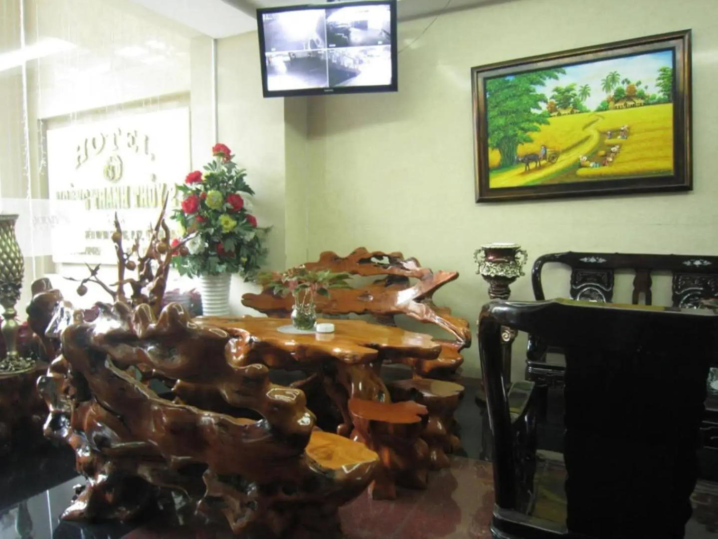 Photo - HOANG THANH THUY AIRPORT HOTEL 2 - Gần Ẩm Thực Đêm Chợ Hoàng Hoa Thám