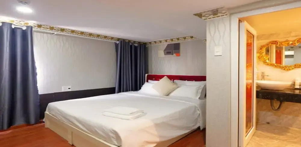 Foto - CROWNE MEOW BÙI VIỆN HOTEl 2