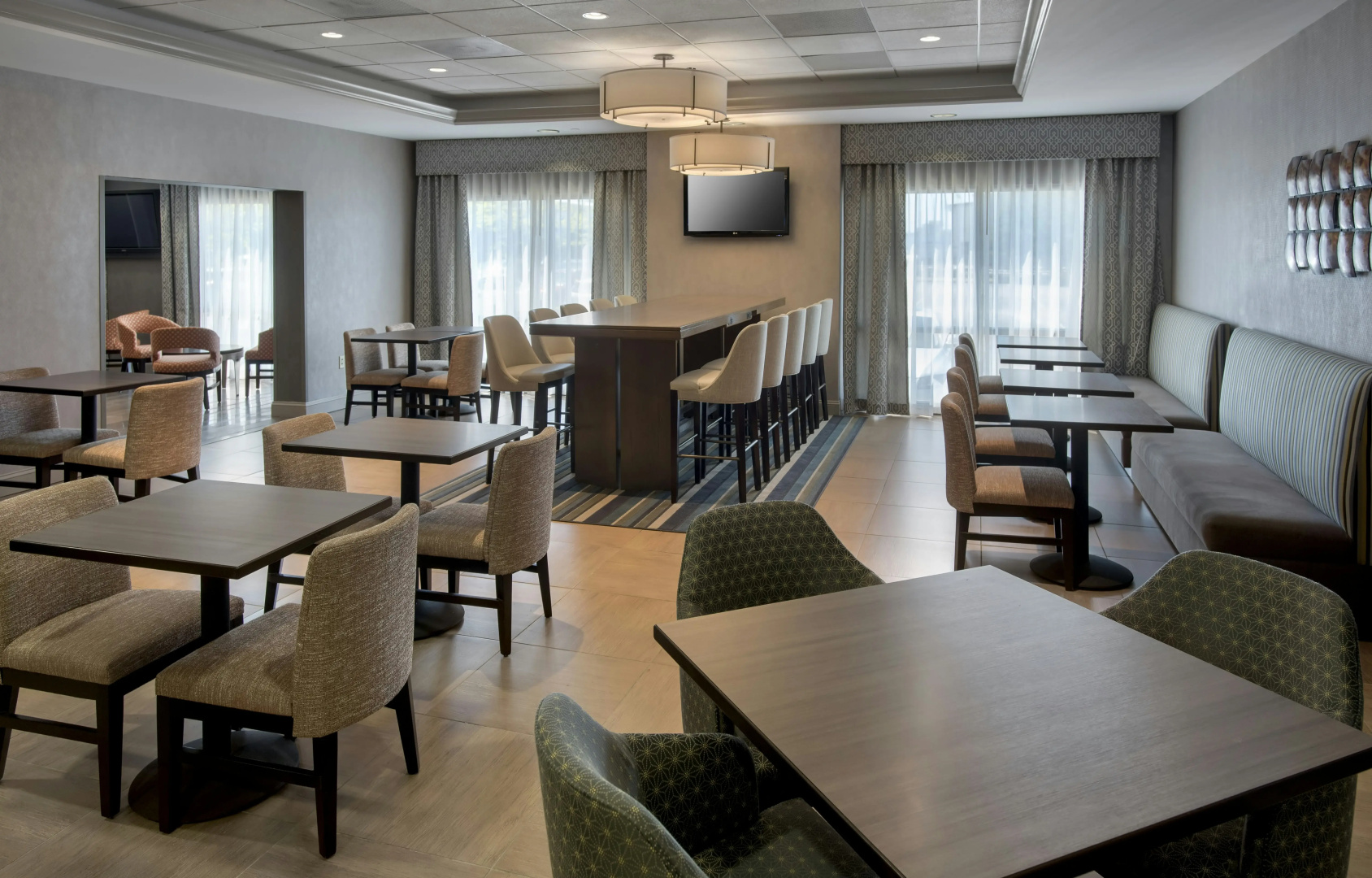 Photo - Hampton Inn Boston - Logan Airport