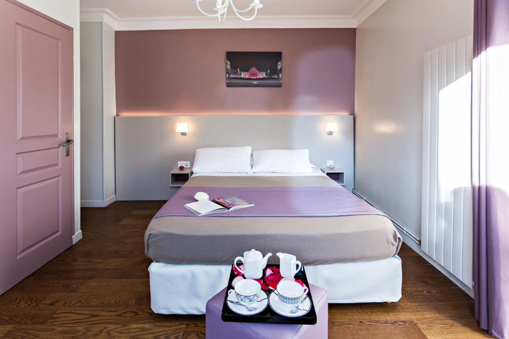 Photo - Modern Hotel