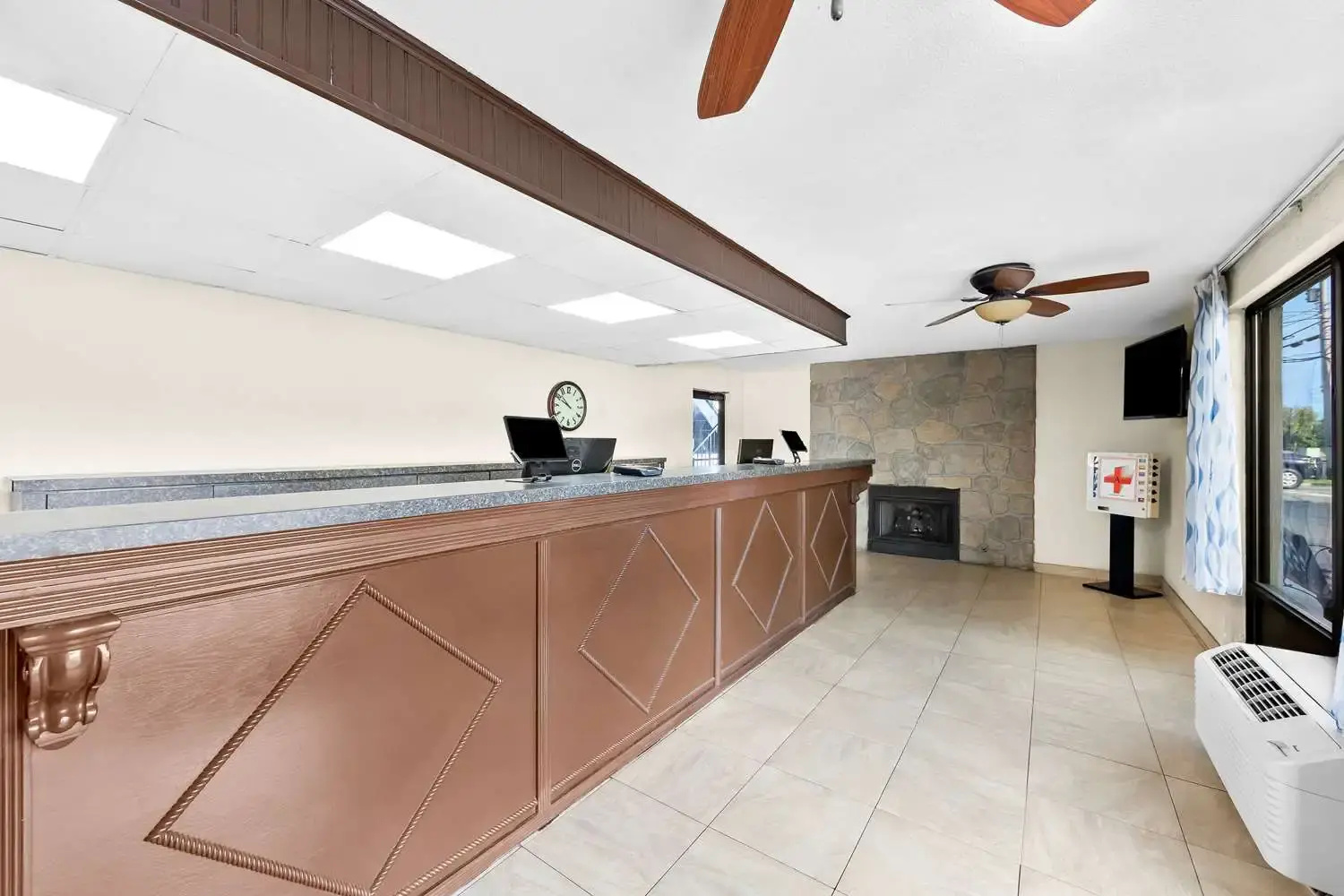 Photo - Clarion Inn & Suites near the Leconte Center Pigeon Forge