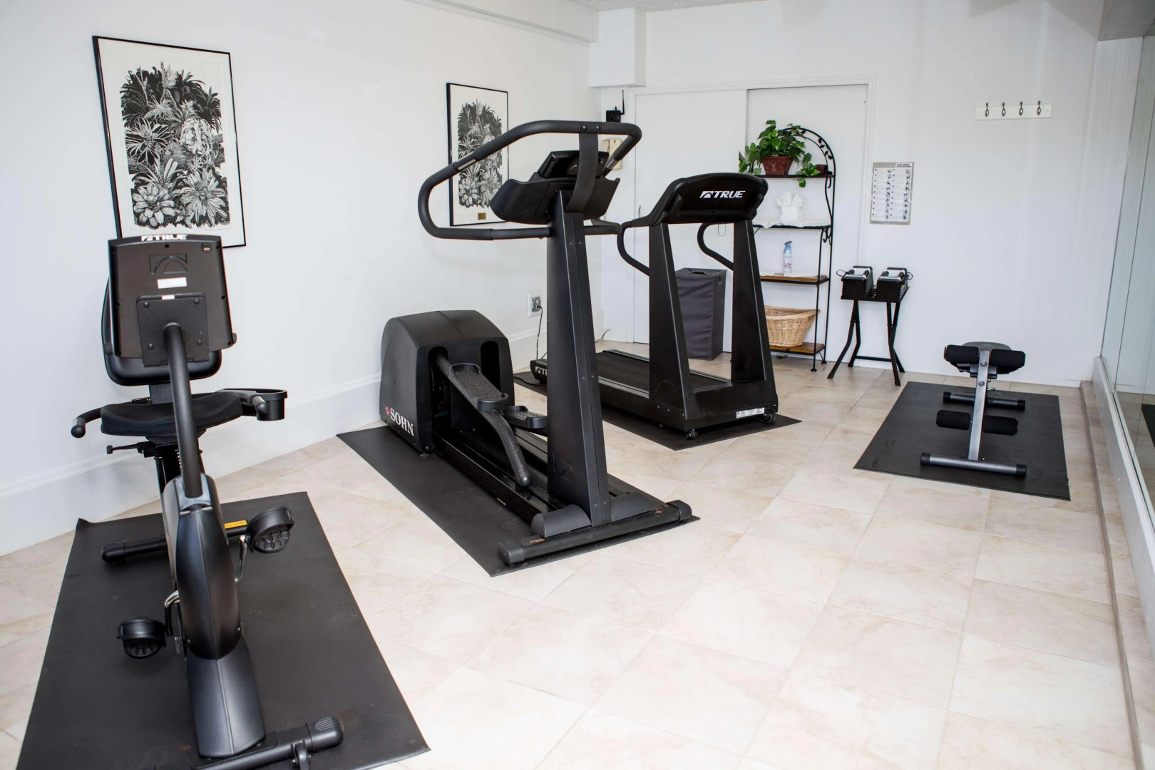 Photo - Best Western Plus Yacht Harbor Inn