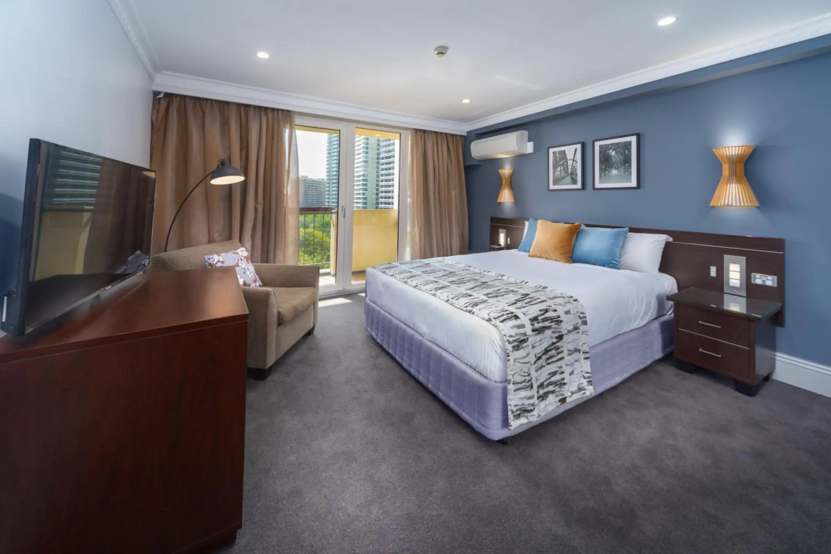 Photo - Hyde Park Inn