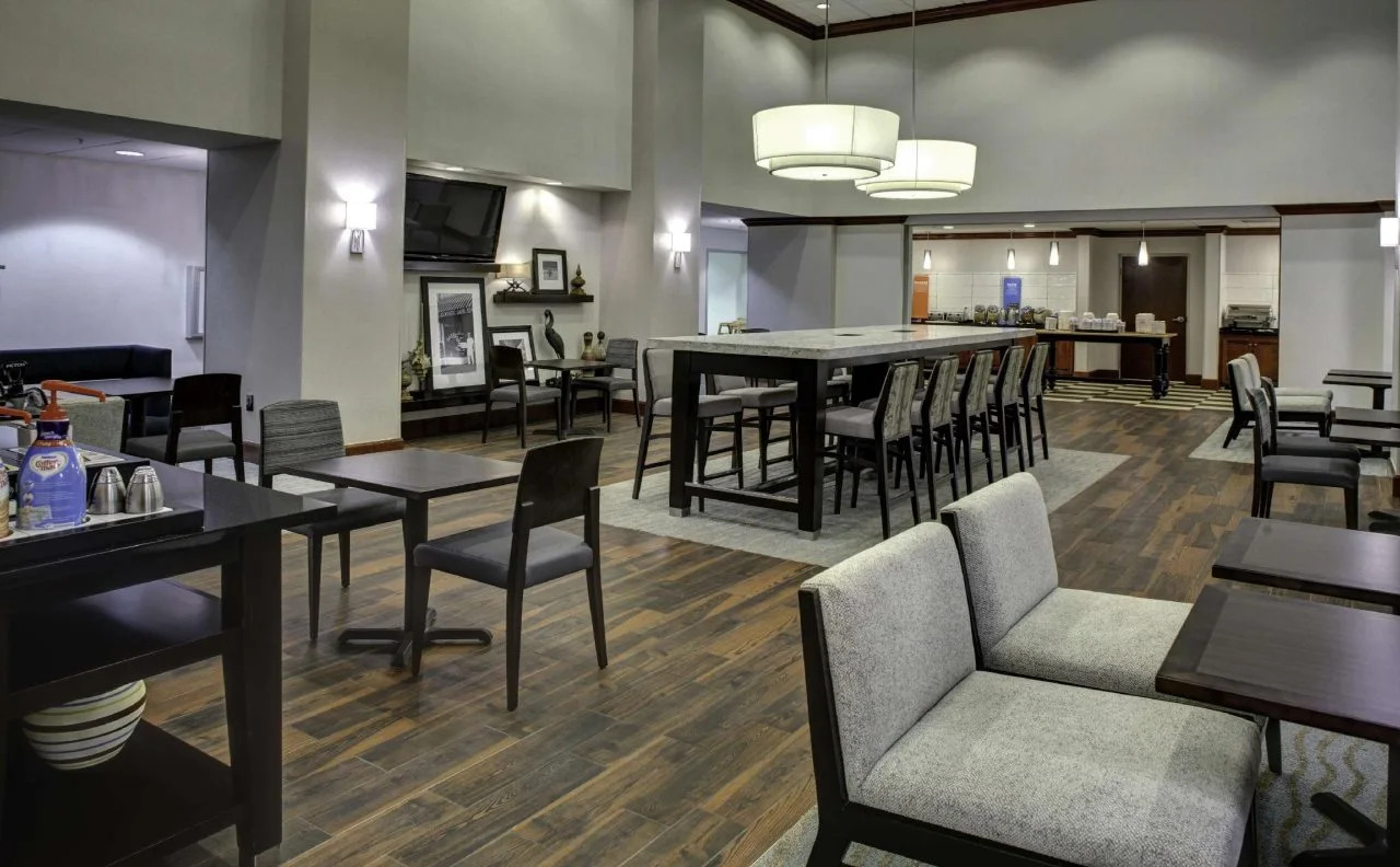 Photo - Hampton Inn & Suites at Lake Mary Colonial Townpark