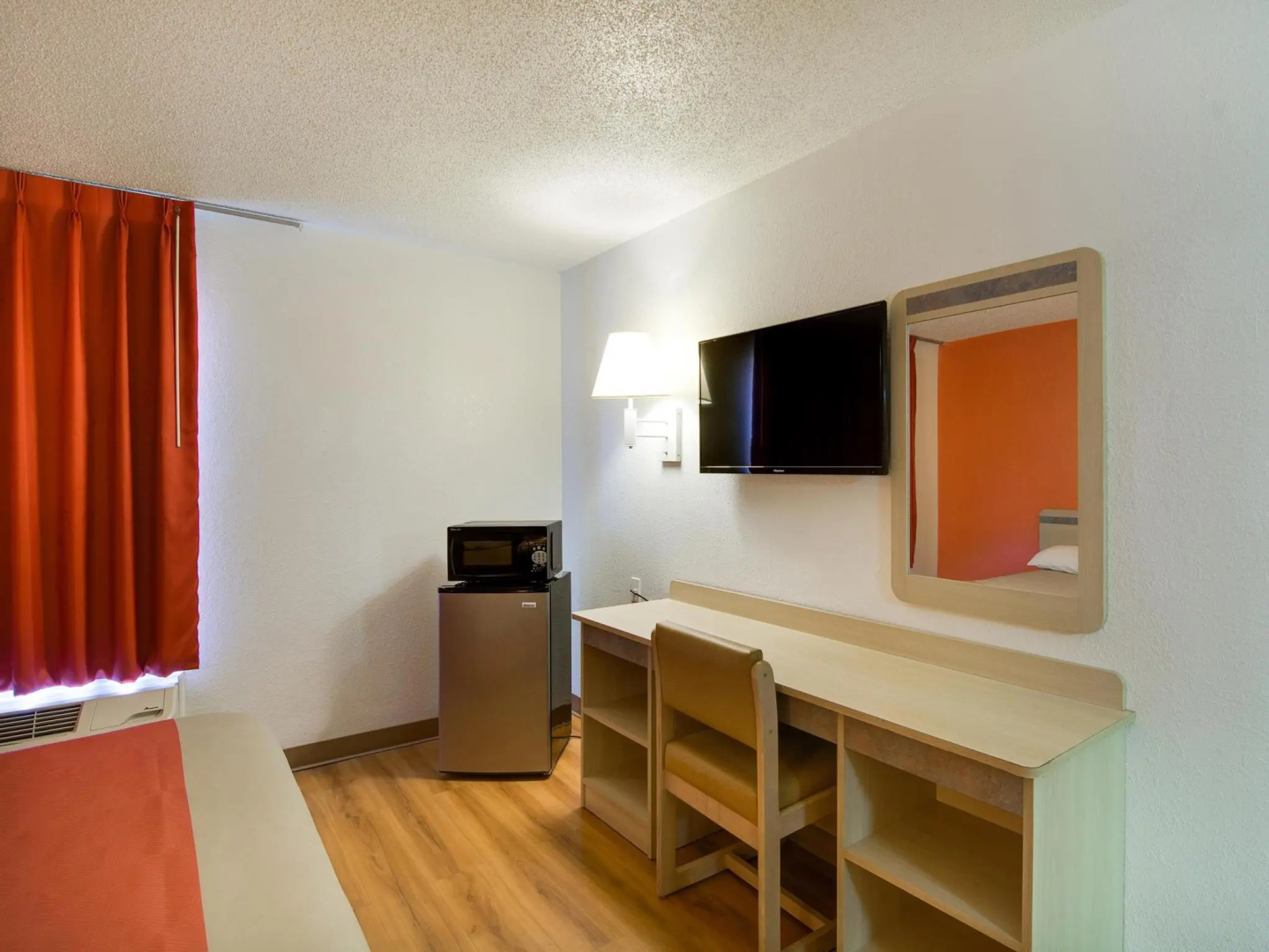 Photo - Motel 6-Waukegan, IL