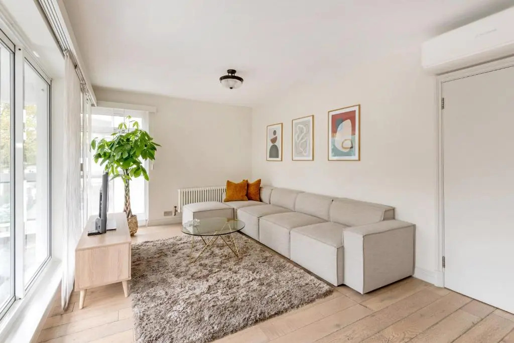 Foto - Buckingham & Lloyds