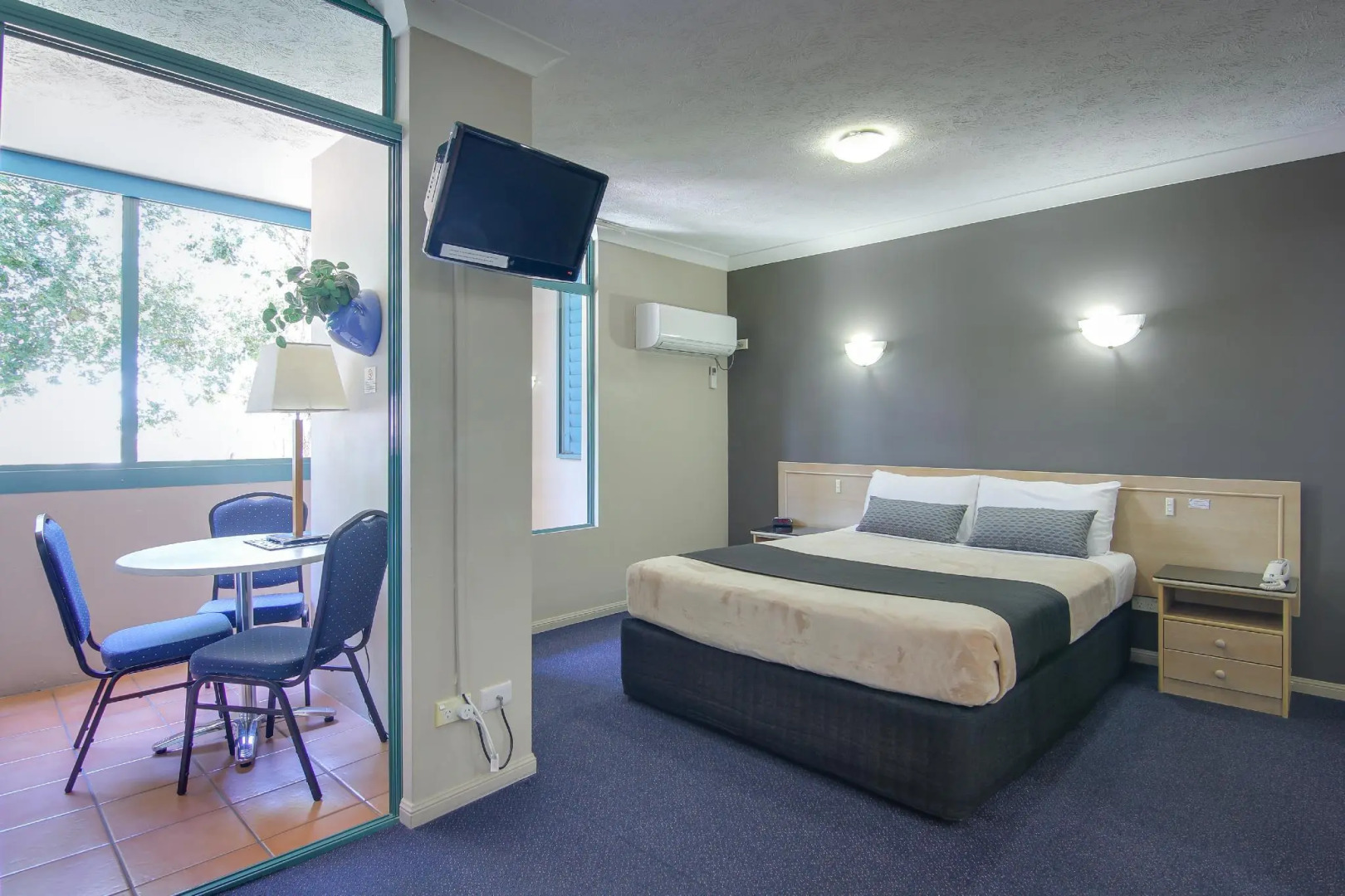 Photo - Albion Manor