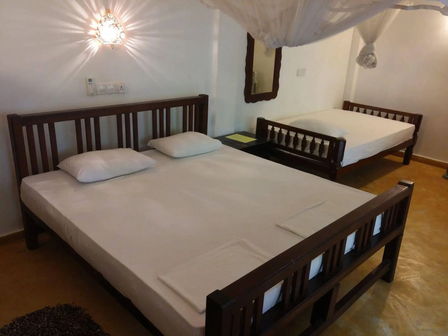 ROCK HOUSE UNAWATUNA