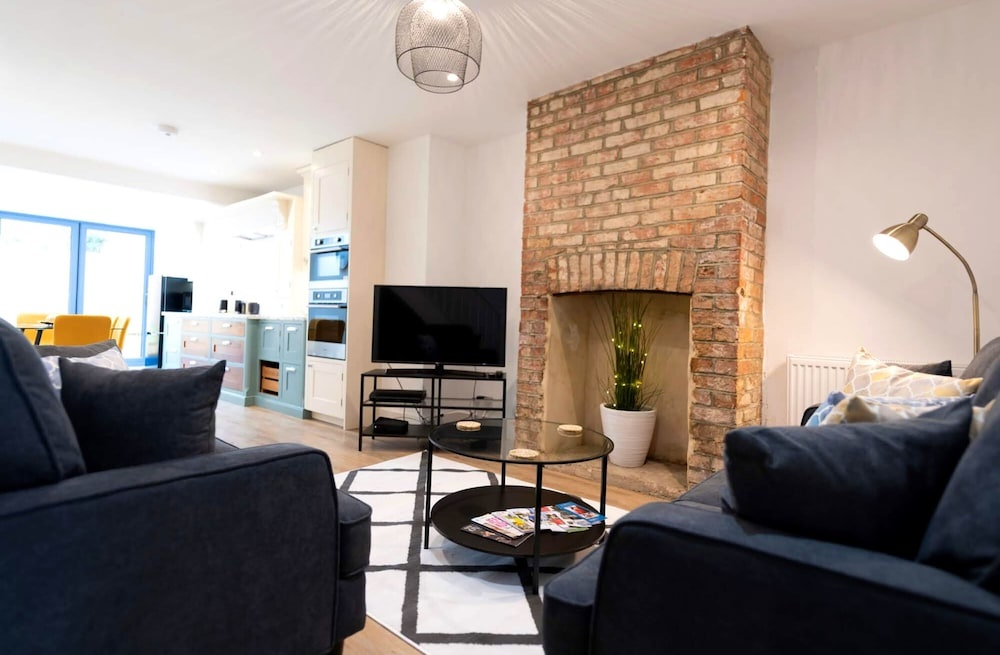 Temple Twenty5 - A Newly Refurbished, Modern Style Large 3 Bedroom House