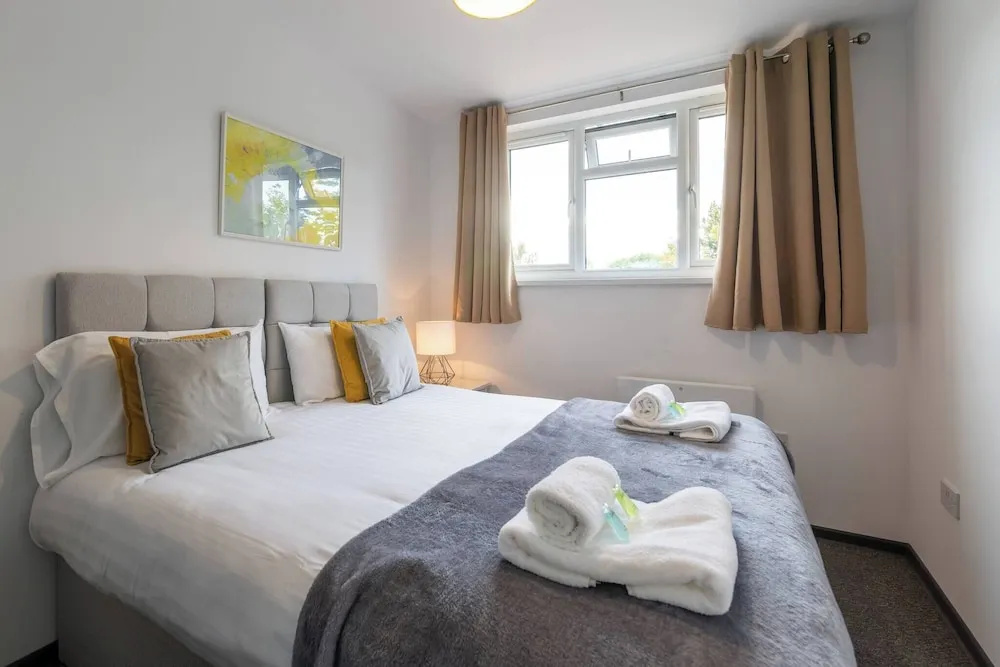 The Elderns Spacious 2BR Netflix Parkingshops