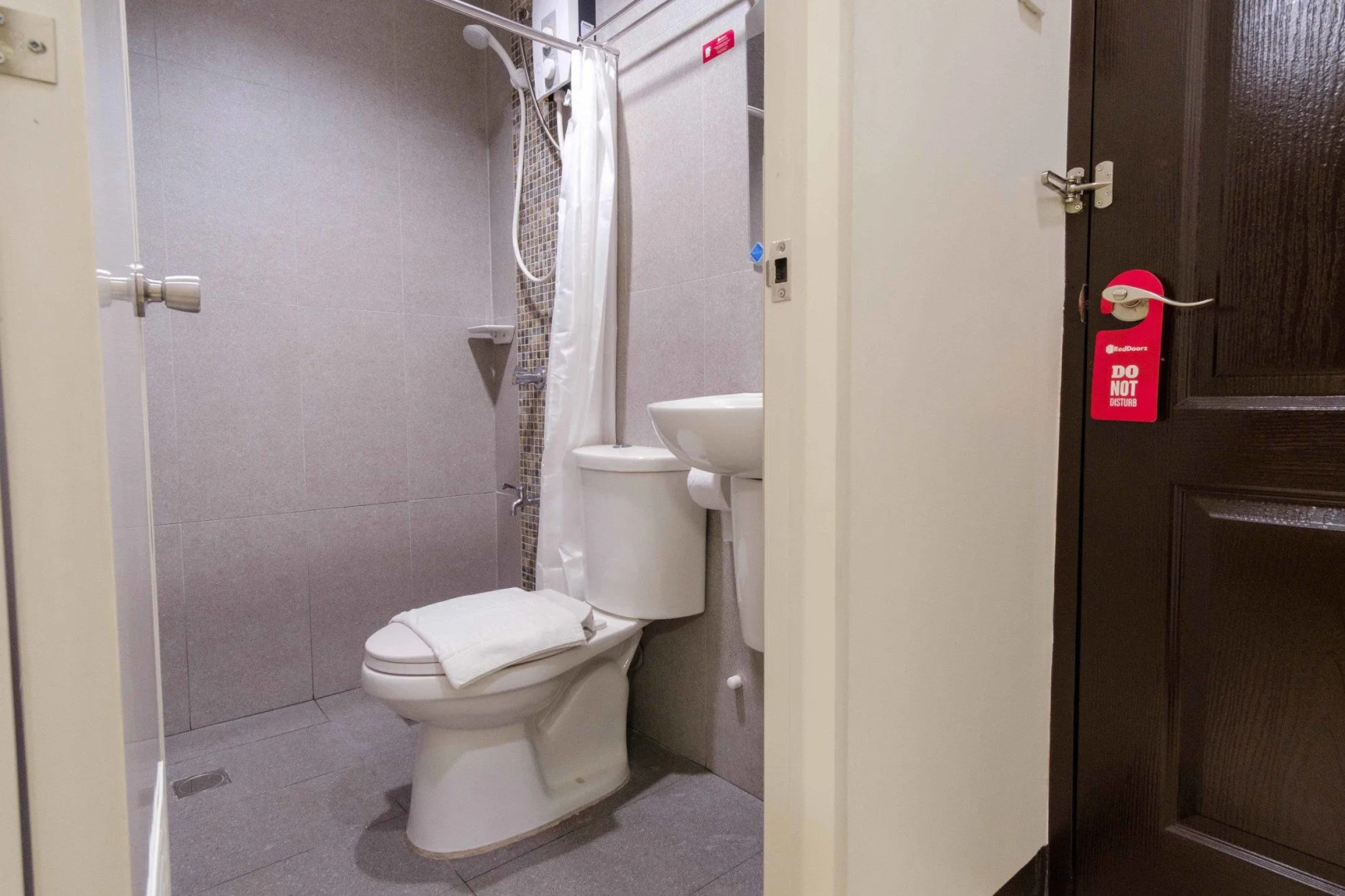 Foto - RedDoorz Plus at EDSA Congressional