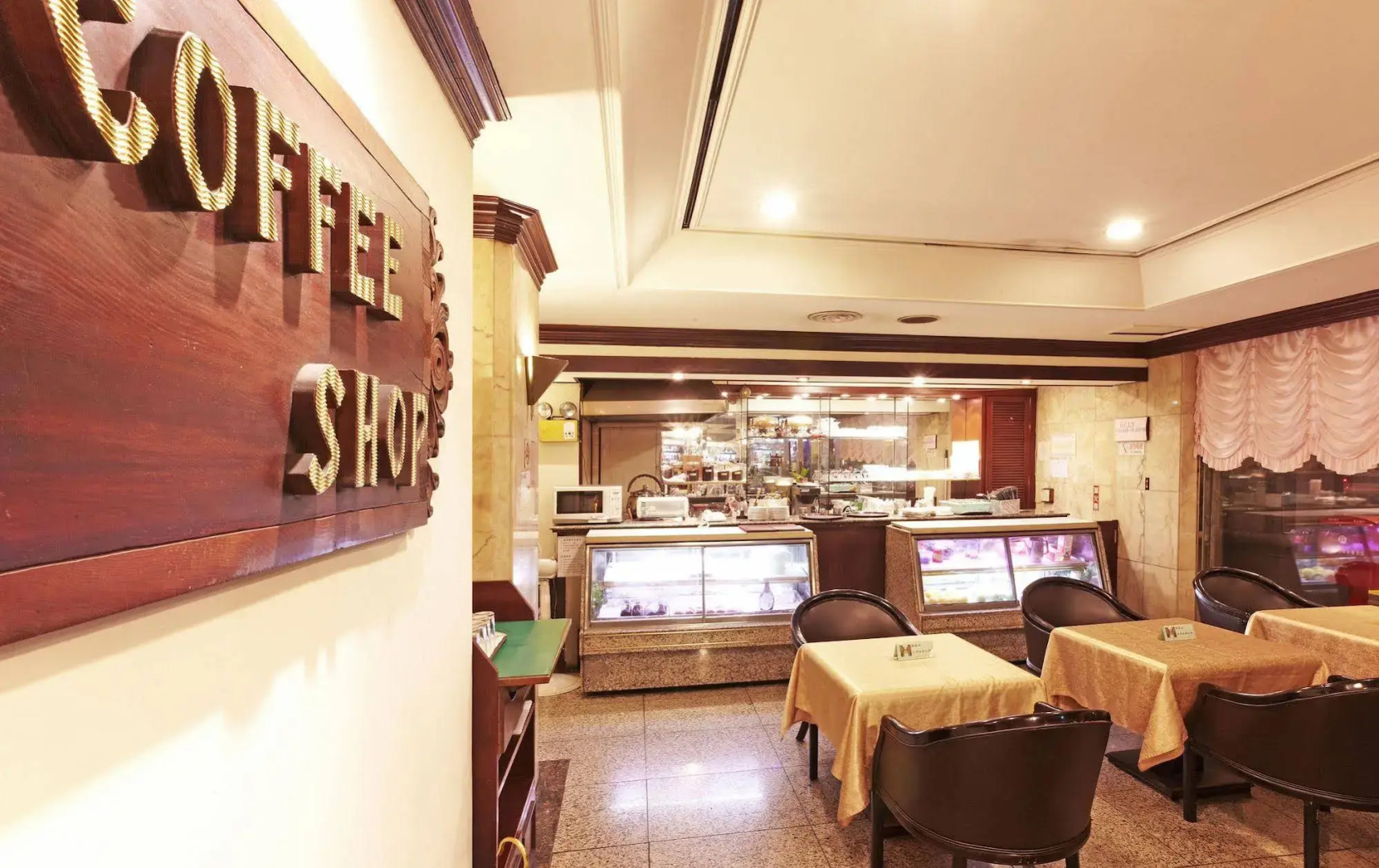 Photo - Emperor Hotel