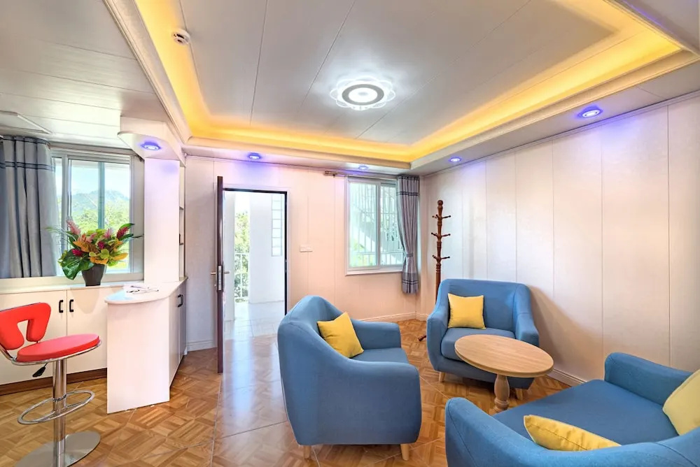 Photo - Riverside Hotel