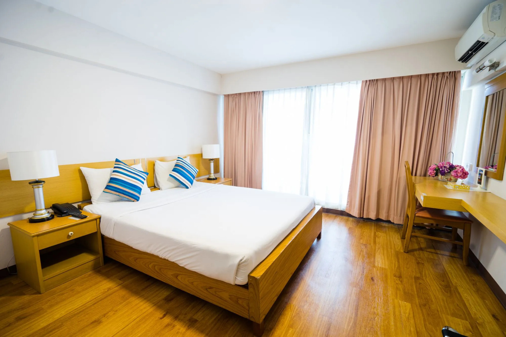 Photo - Samran Place Hotel