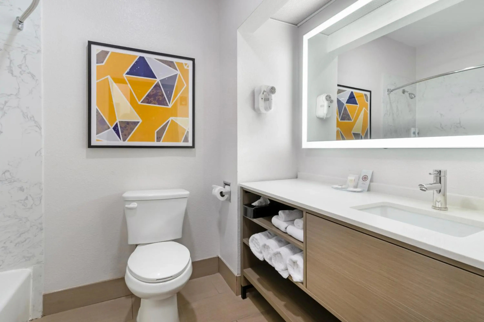 Photo - Comfort Inn & Suites Sacramento - University Area