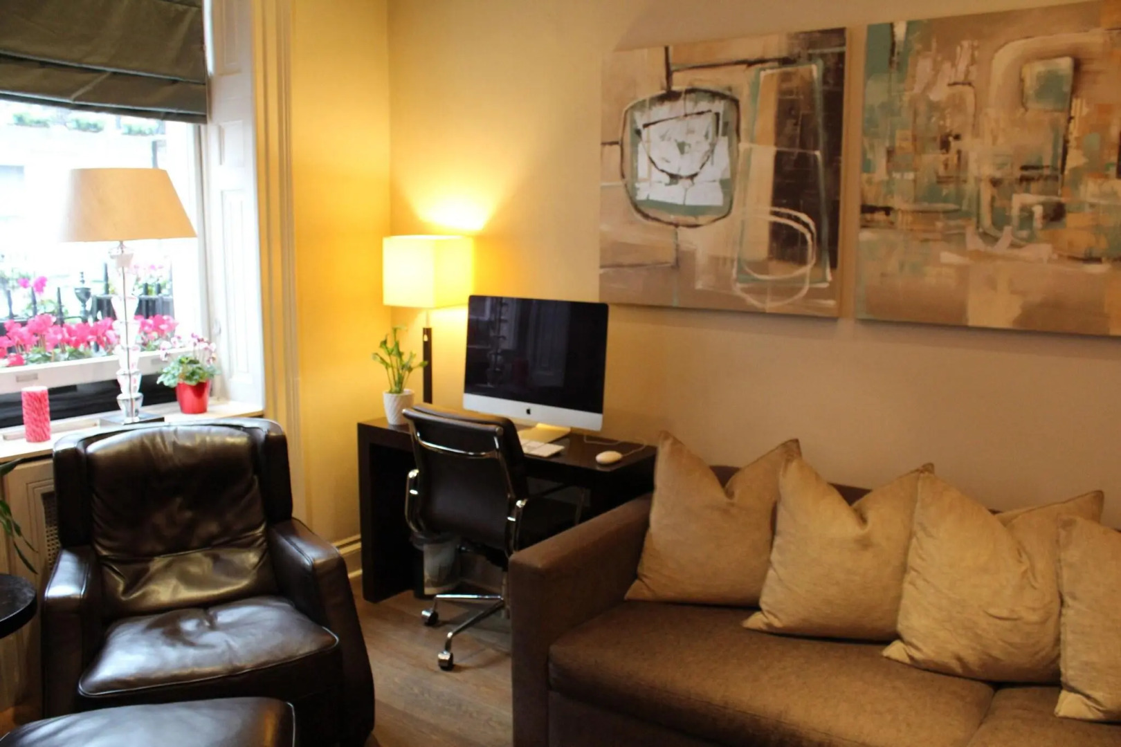 Photo - The Sumner Hotel