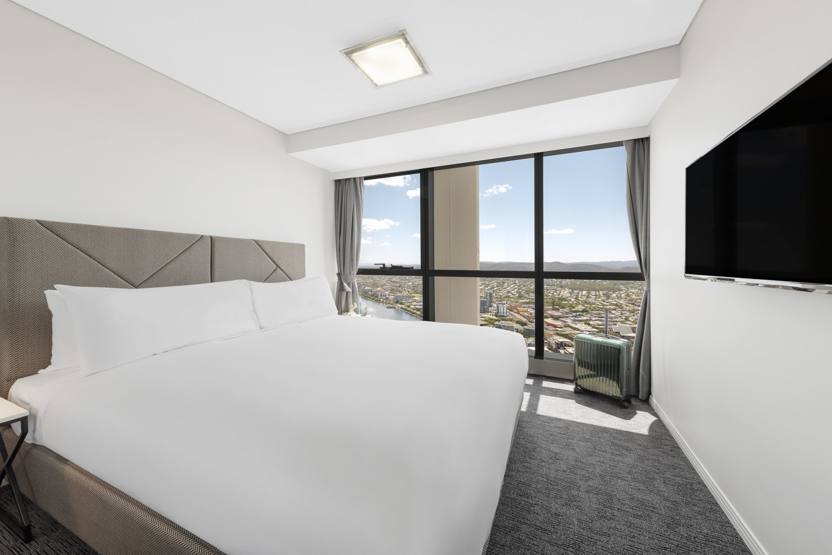 Photo - Meriton Suites Herschel Street, Brisbane