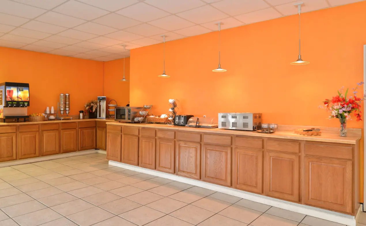 Photo - Americas Best Value Inn Tulsa at I-44