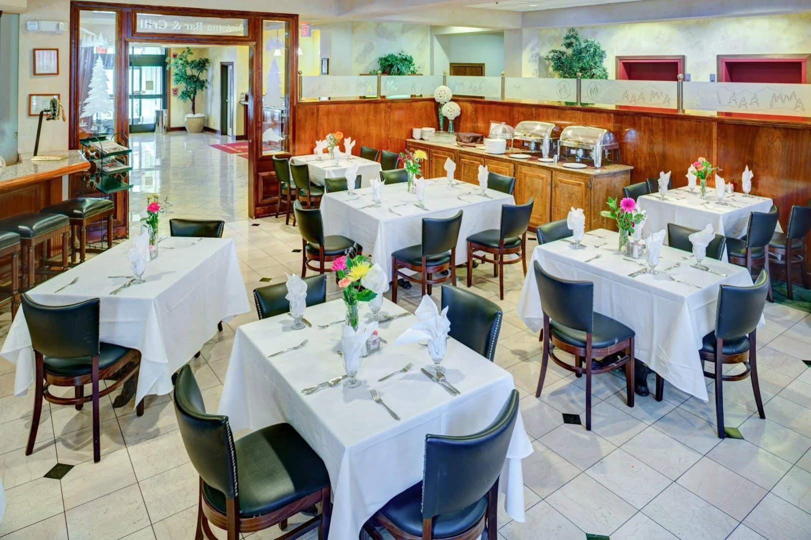 Photo - Lake Natoma Inn