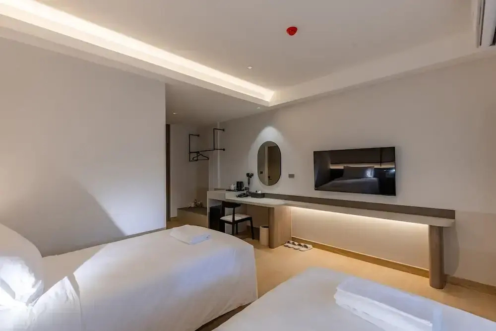 Photo - The Bentley Hotel