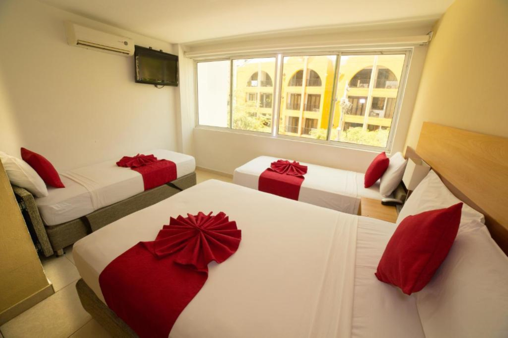 Photo - Hotel Portobahia