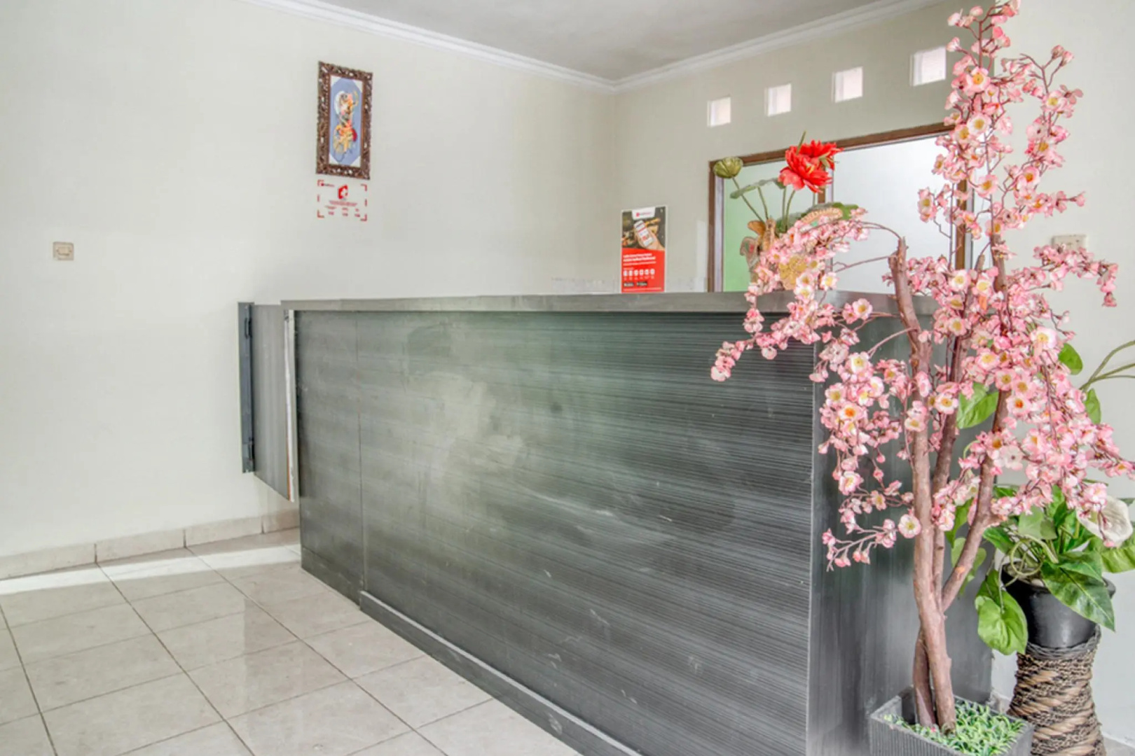 Foto - RedDoorz near Taman Mini Jakarta