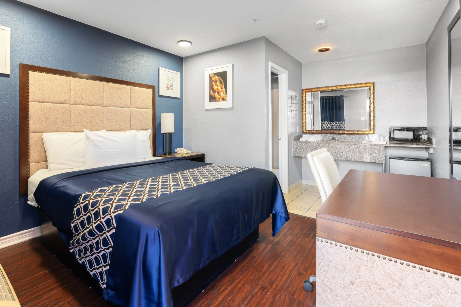 Photo - Golden Inn Dallas by Hotel O
