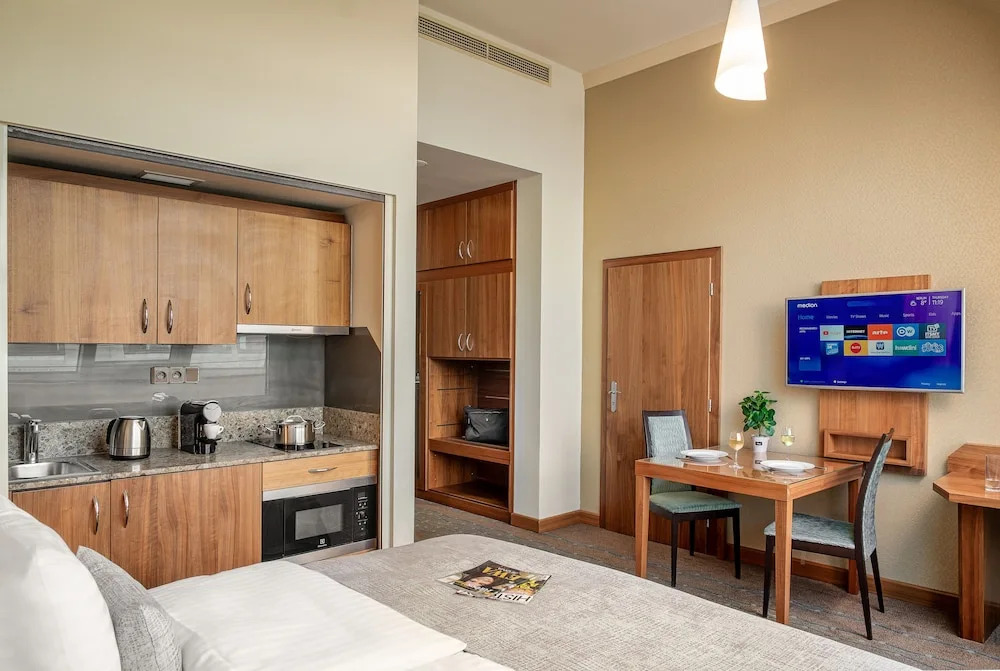 Foto - Crown Palace Apartments by Adrez