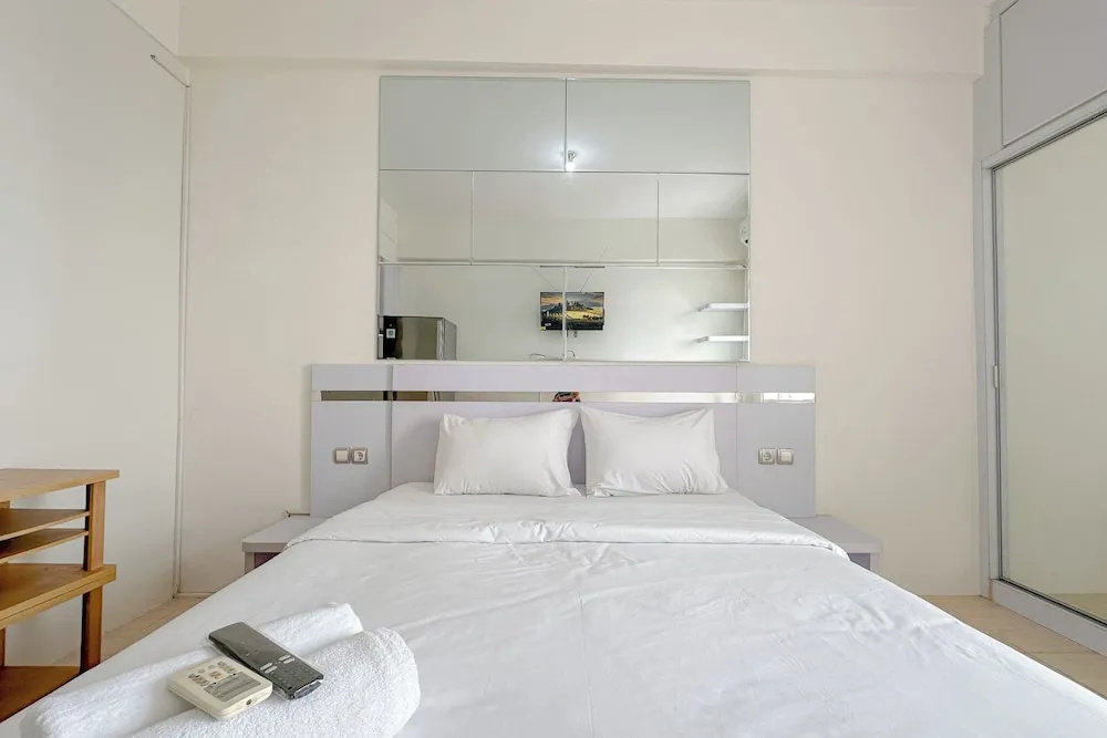 Comfortable Stay and Good Place Studio at Bale Hinggil Apartment