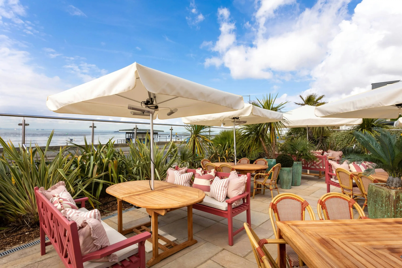 Photo - Roslin Beach Hotel