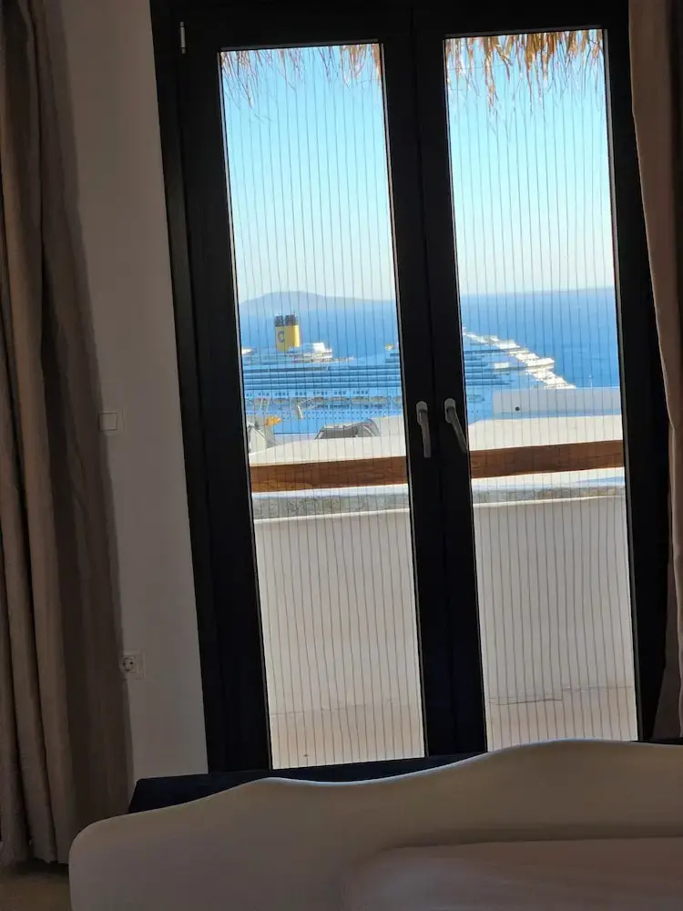 Foto - ELLI TROPiCAL LUXURY SUITES SUNSET-INFINITY POOL- SEA SIDE-NEAR CENTER PARKING