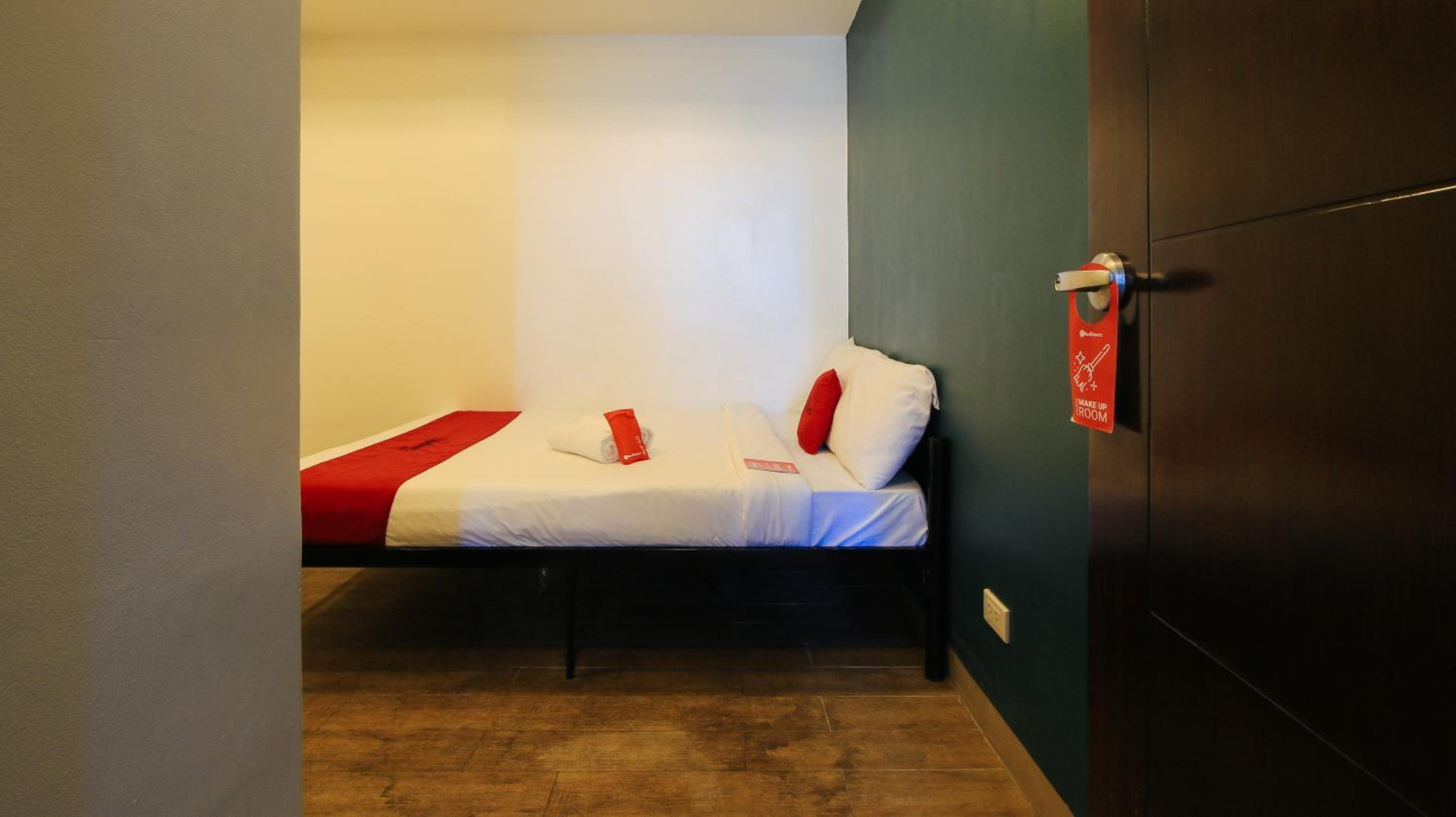 Photo - RedDoorz Plus @ San Marcelino Malate