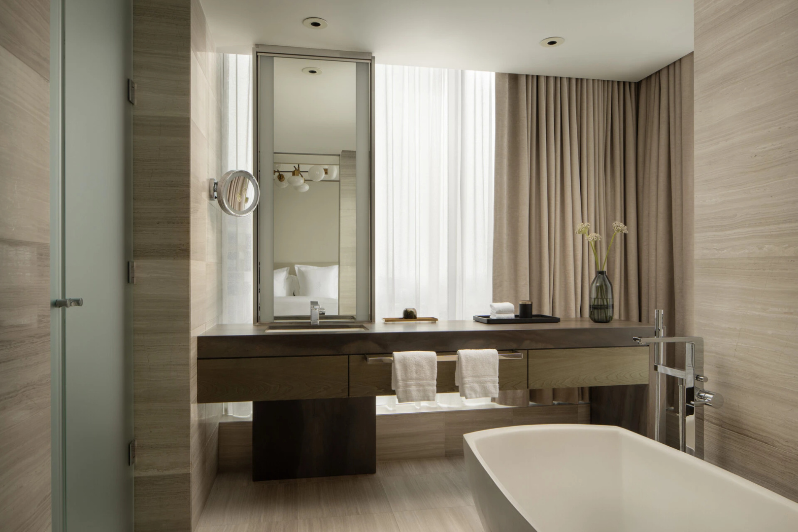Photo - Four Seasons Hotel Toronto