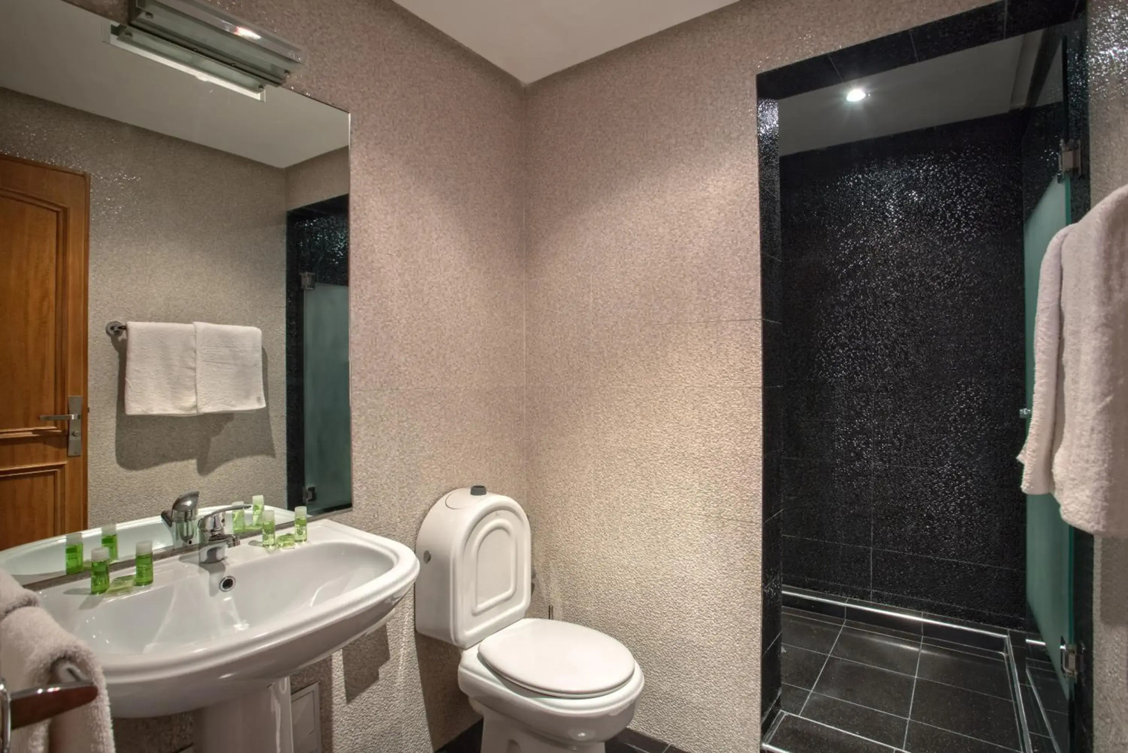 Photo - Yaad City Hotel