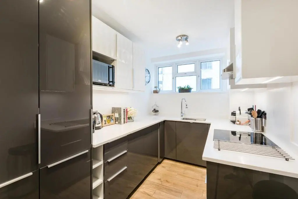 Foto - Buckingham & Lloyds