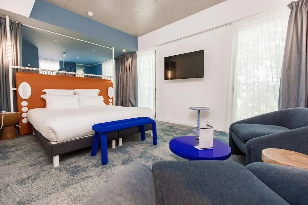Photo - The Ruck Hotel