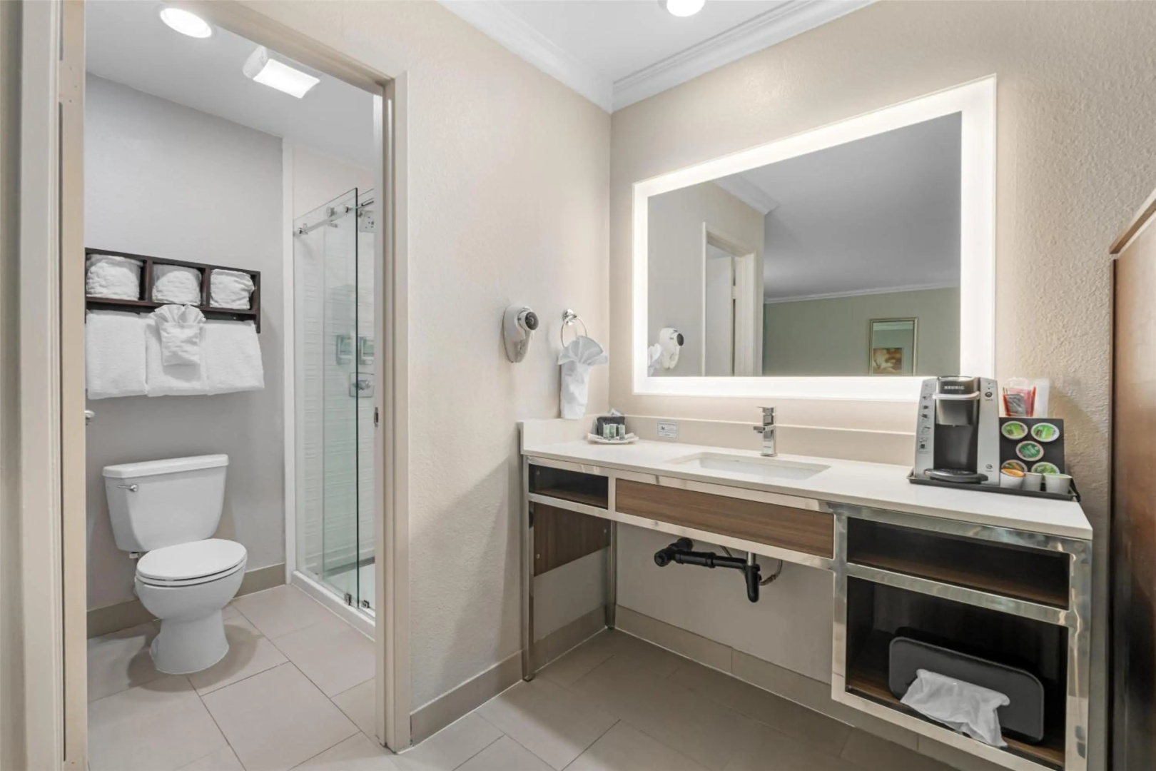 Photo - Best Western Courtesy Hotel - Anaheim Resort Amusement Park