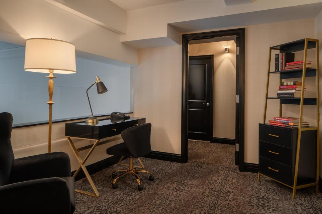 Photo - The Manhattan Club