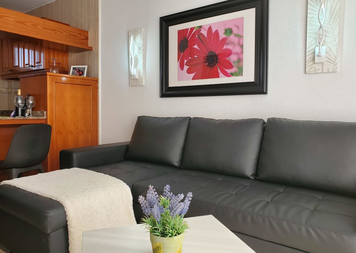 Photo - Las Camelias Apartments