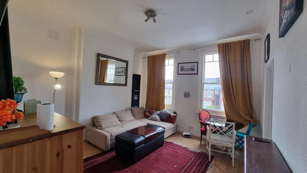 Photo - Extra Large One Bedroom Flat with Parking