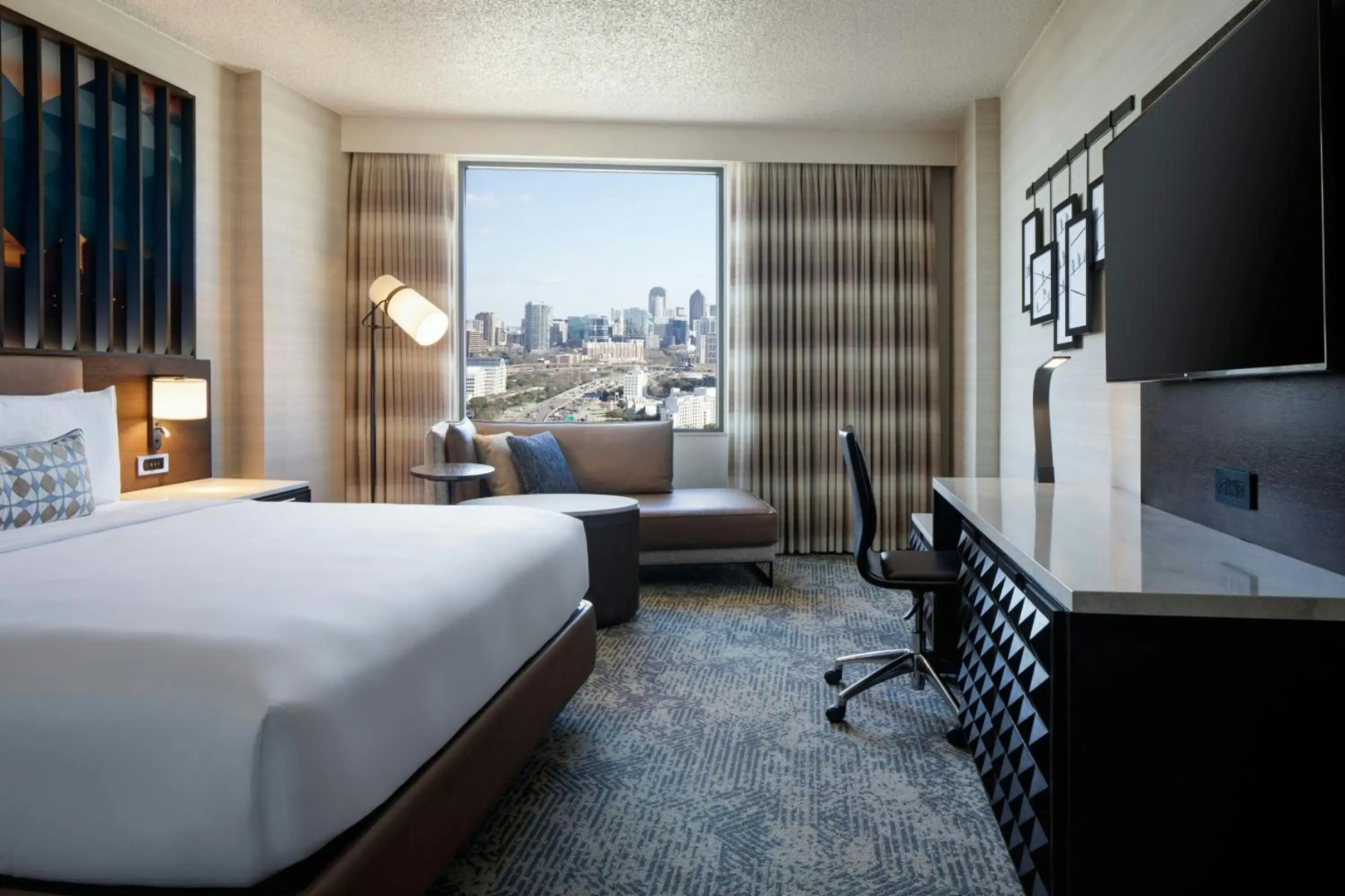 Photo - Renaissance Dallas Hotel