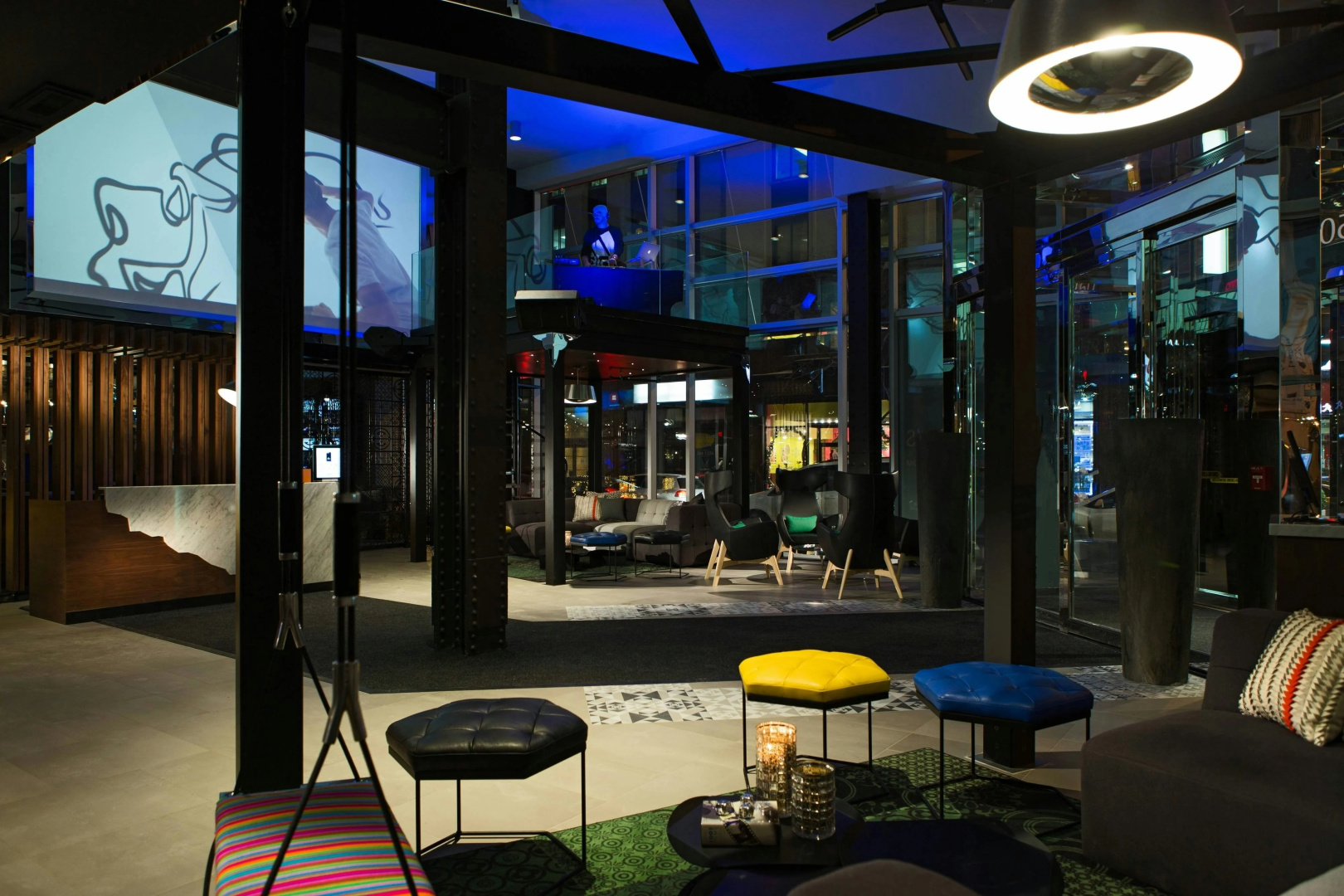 Photo - Renaissance Montreal Downtown Hotel