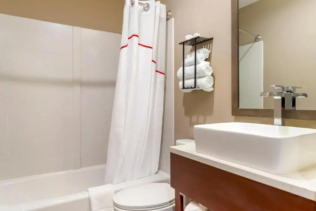 Photo - Red Roof Inn PLUS Jamaica, NY - JFK Airport