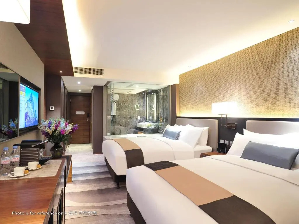 Photo - Royal Plaza Hotel