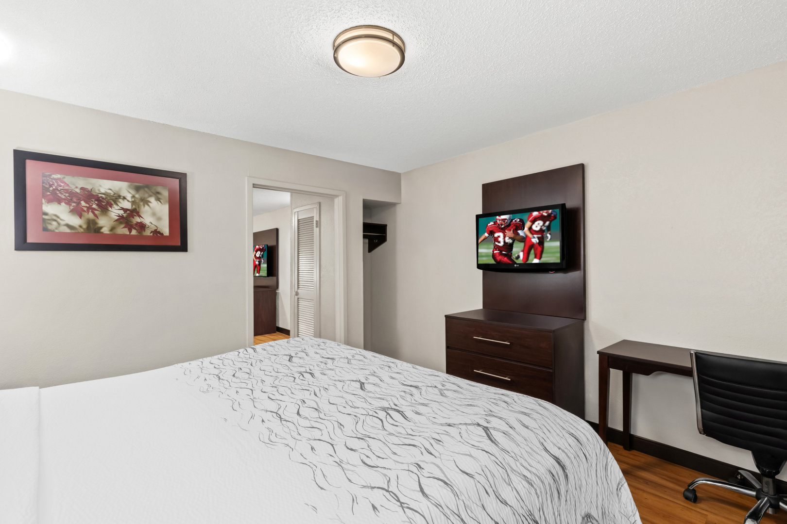 Photo - Red Roof PLUS+ & Suites Atlanta Airport South