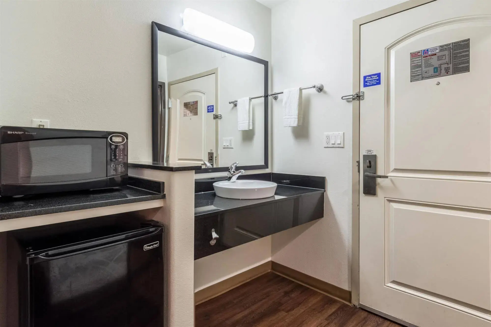 Photo - Pacific Inn