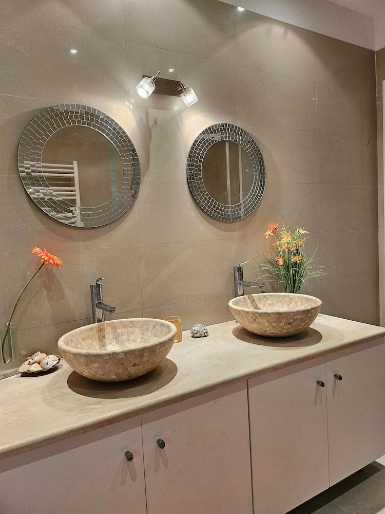 Room-guest Apartment Within a Villa in L