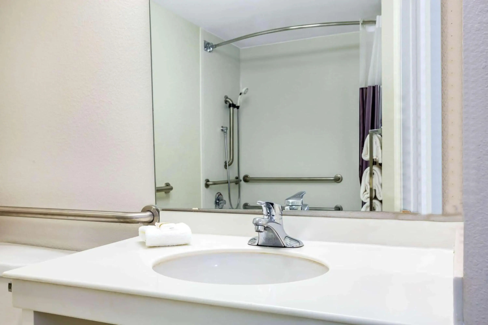 Photo - La Quinta Inn & Suites by Wyndham Austin Southwest