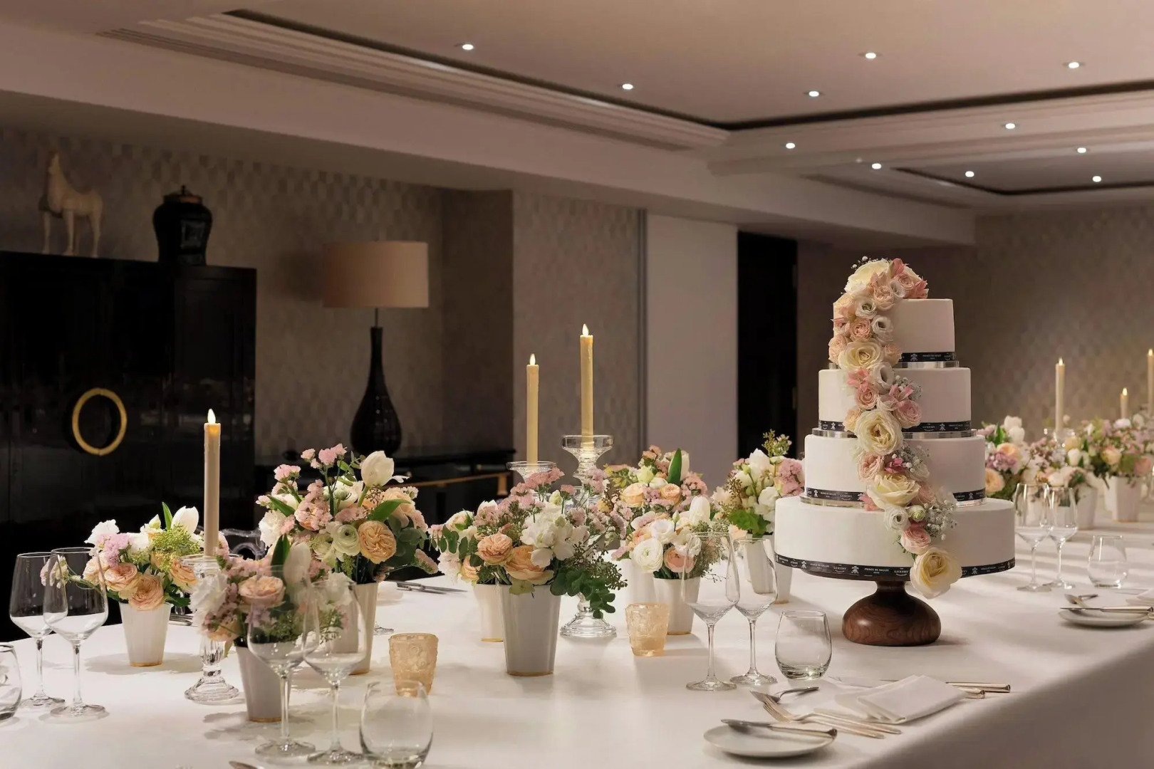 Photo - Prince de Galles, a Luxury Collection hotel, Paris